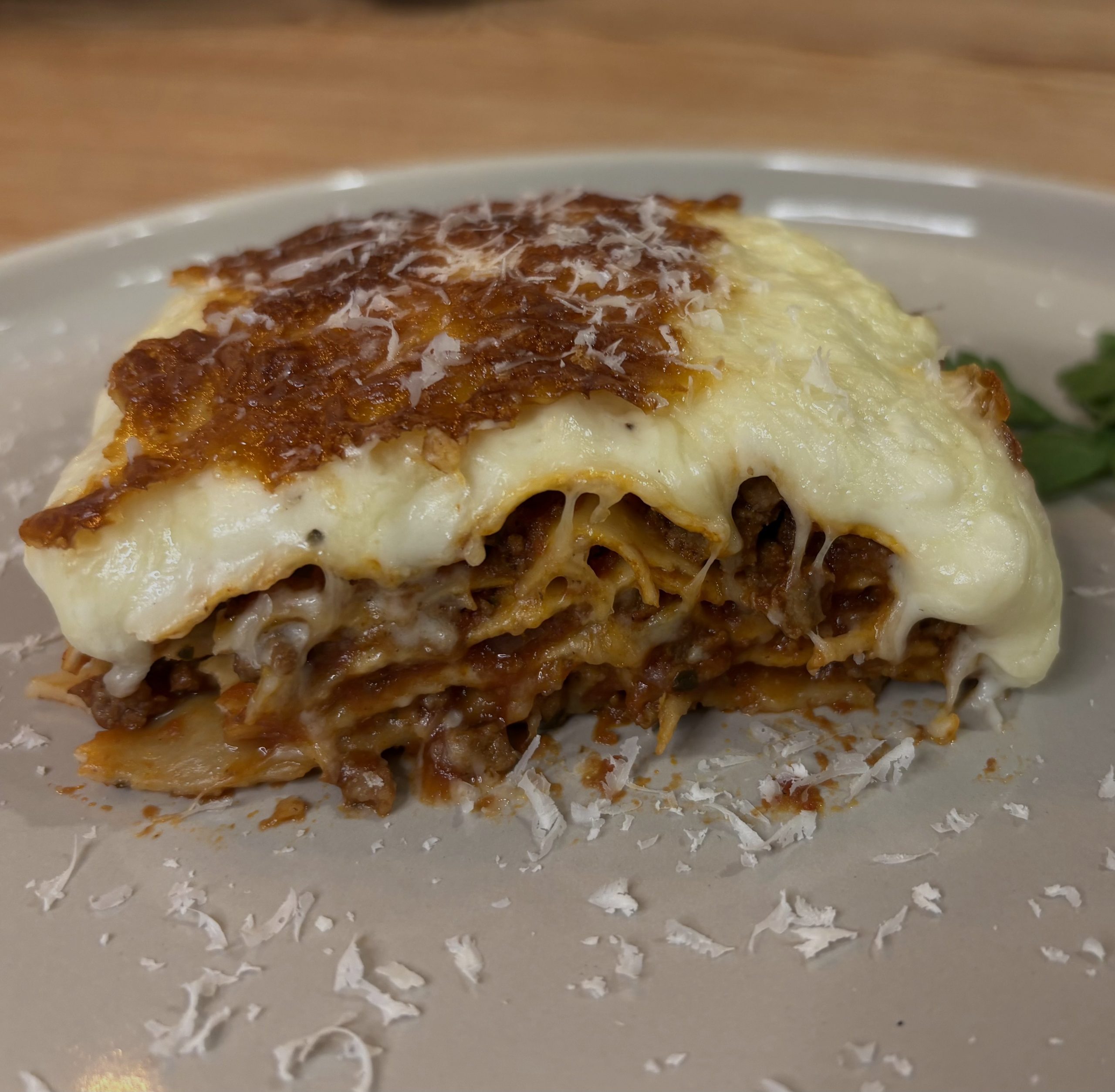 Lasagne – mit Béchamelsauce und viel Käse